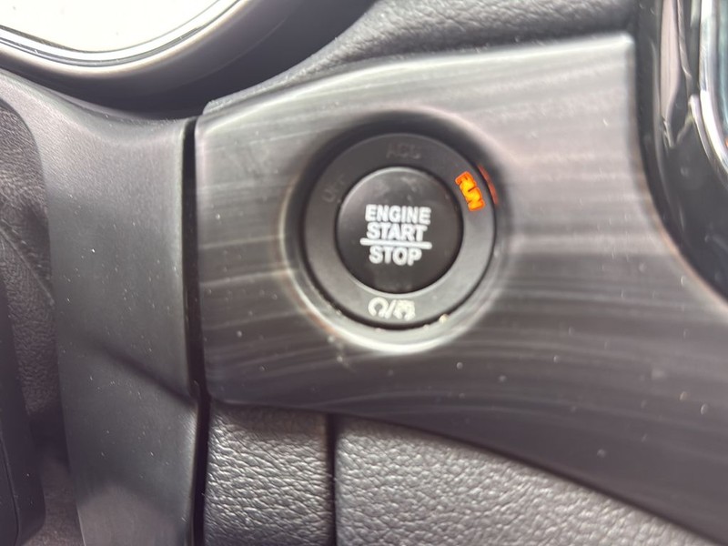 Jeep Grand Cherokee Vehicle Full-screen Gallery Image 20