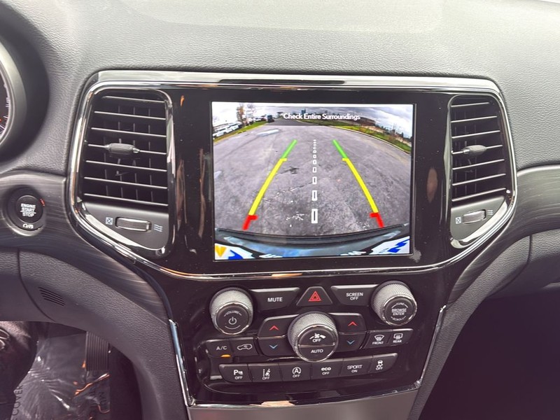 Jeep Grand Cherokee Vehicle Full-screen Gallery Image 23