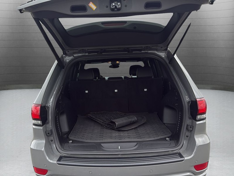 Jeep Grand Cherokee Vehicle Full-screen Gallery Image 25
