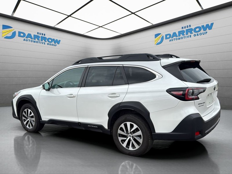 Subaru Outback Vehicle Full-screen Gallery Image 3