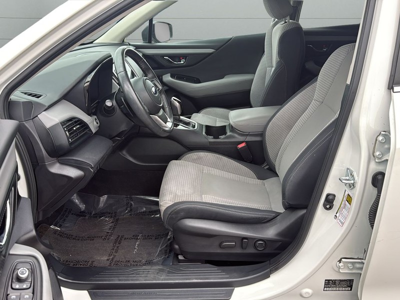 Subaru Outback Vehicle Full-screen Gallery Image 10