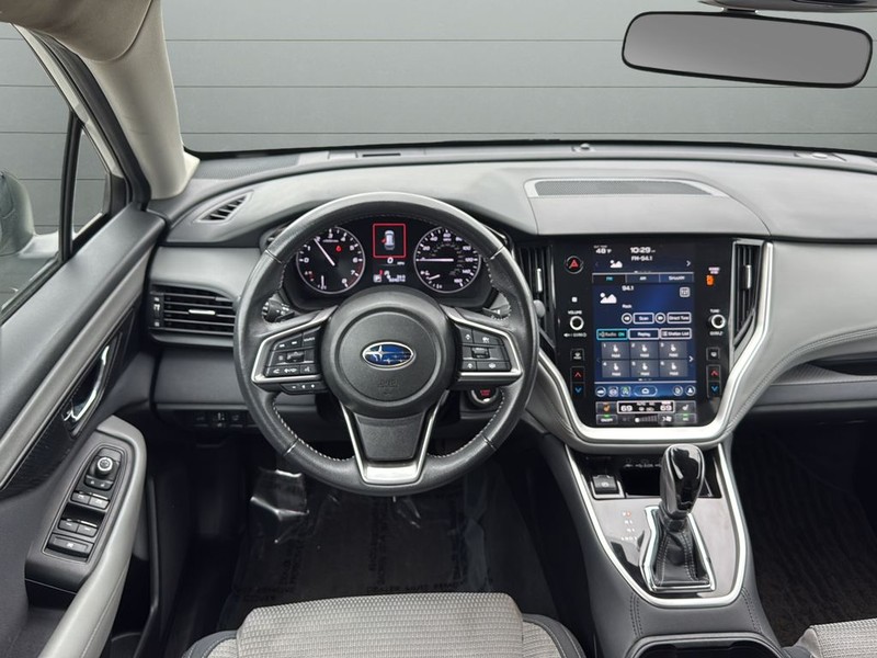 Subaru Outback Vehicle Full-screen Gallery Image 12