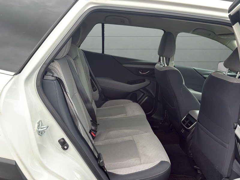 Subaru Outback Vehicle Full-screen Gallery Image 14