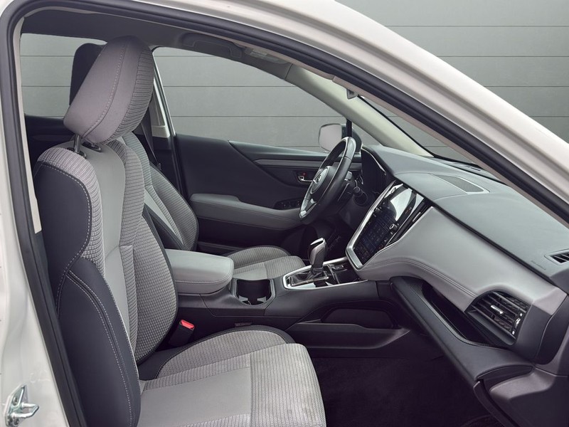 Subaru Outback Vehicle Full-screen Gallery Image 15