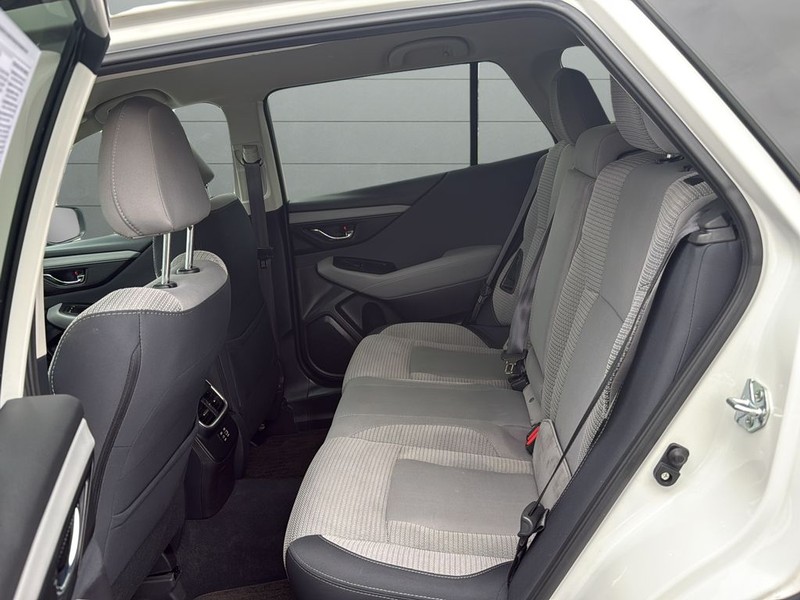 Subaru Outback Vehicle Full-screen Gallery Image 16