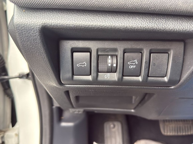 Subaru Outback Vehicle Full-screen Gallery Image 18