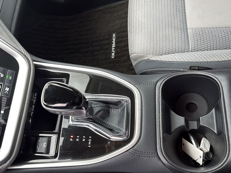 Subaru Outback Vehicle Full-screen Gallery Image 21