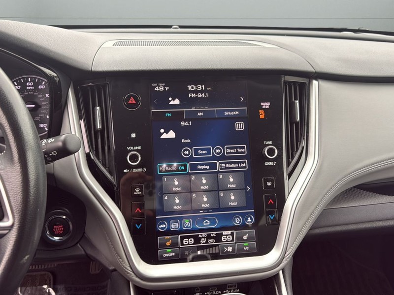 Subaru Outback Vehicle Full-screen Gallery Image 22