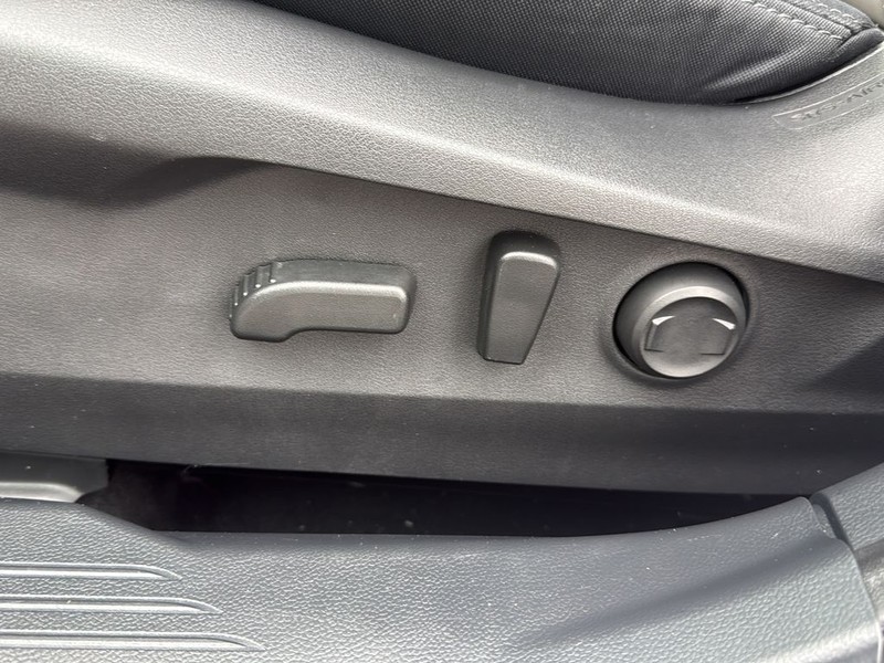 Subaru Outback Vehicle Full-screen Gallery Image 25
