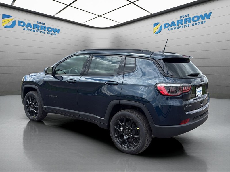 Jeep Compass Vehicle Full-screen Gallery Image 3