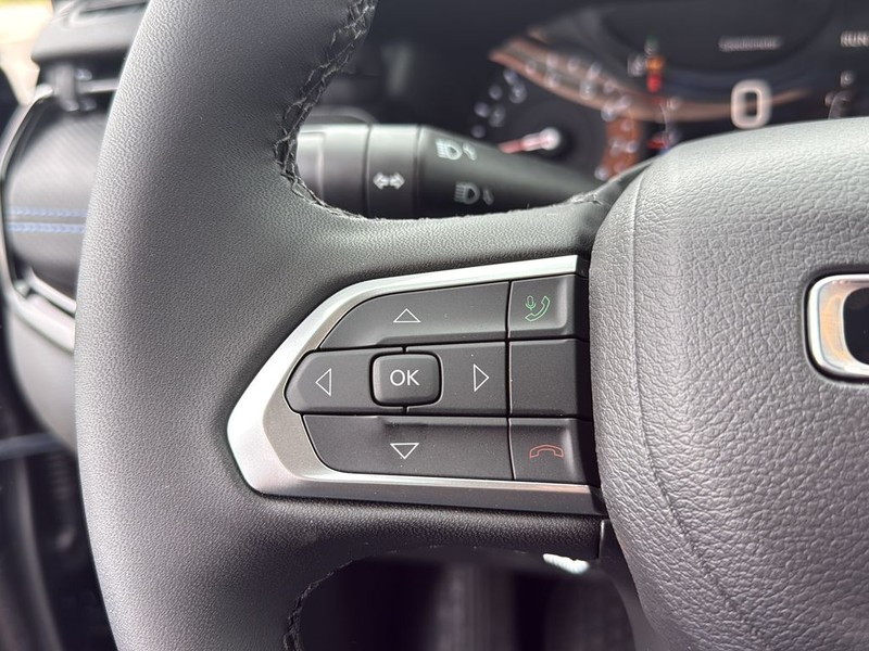 Jeep Compass Vehicle Full-screen Gallery Image 9