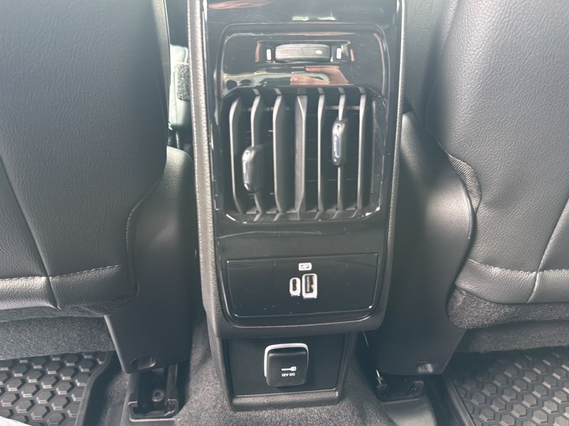Jeep Compass Vehicle Full-screen Gallery Image 17