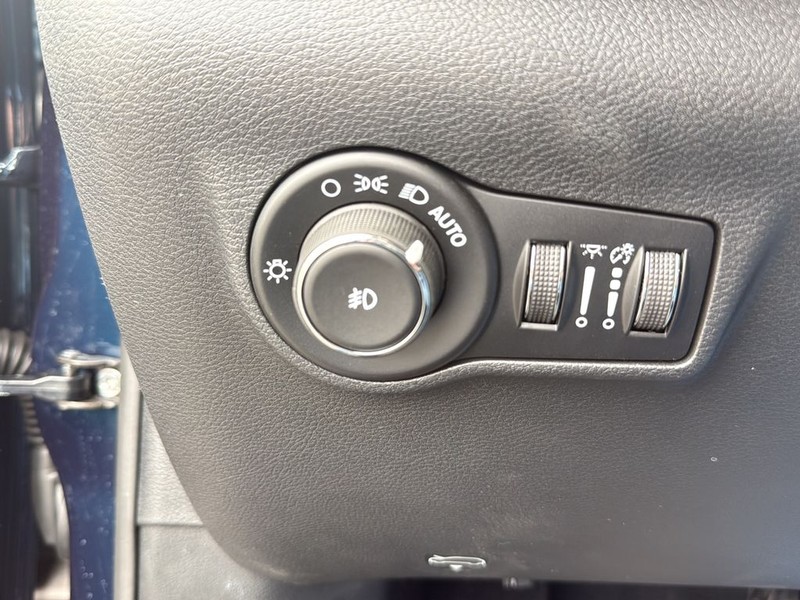 Jeep Compass Vehicle Full-screen Gallery Image 18