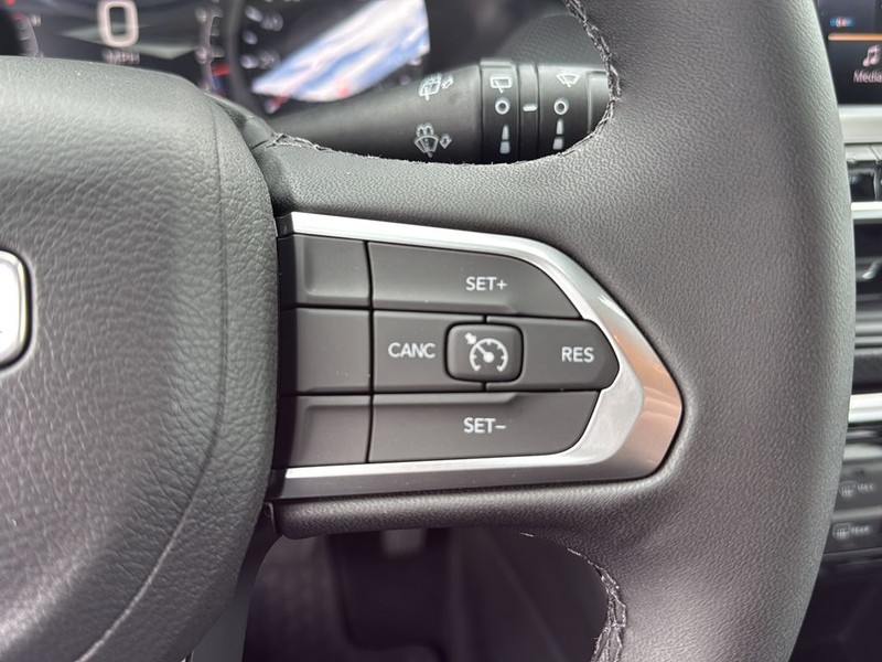 Jeep Compass Vehicle Full-screen Gallery Image 19