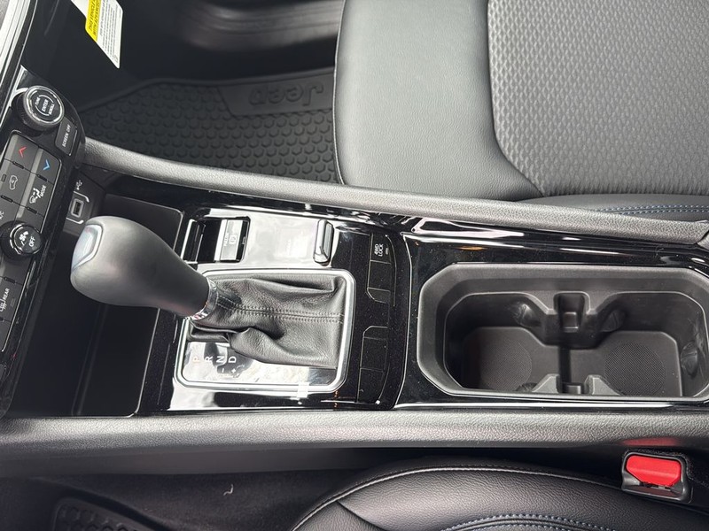 Jeep Compass Vehicle Full-screen Gallery Image 21