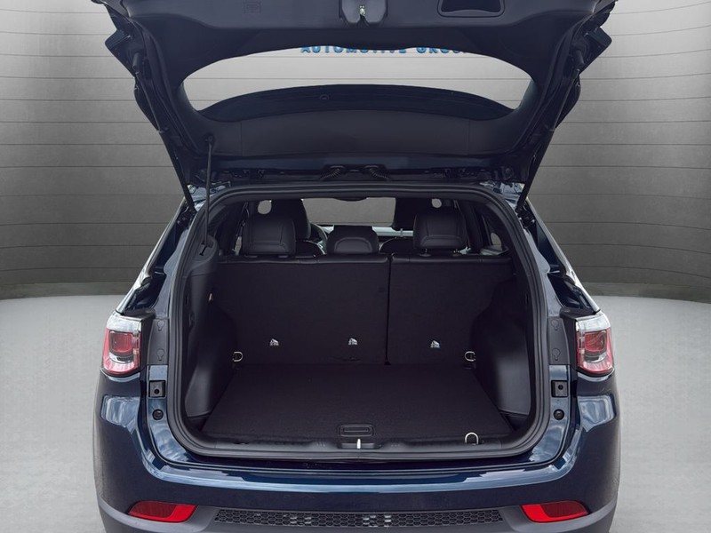 Jeep Compass Vehicle Full-screen Gallery Image 24