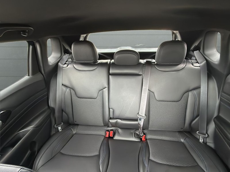 Jeep Compass Vehicle Full-screen Gallery Image 28