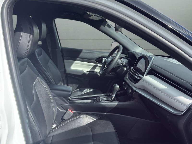 Jeep Compass Vehicle Full-screen Gallery Image 15