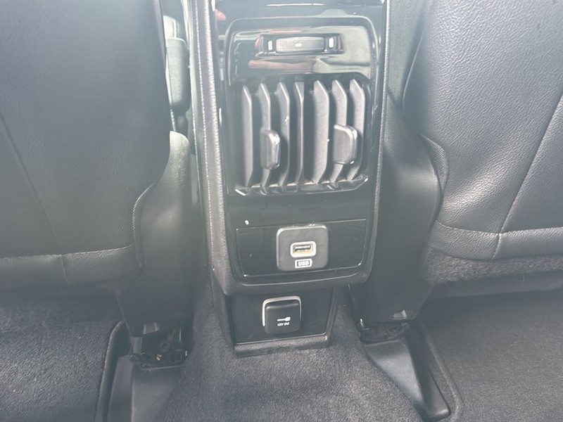 Jeep Compass Vehicle Full-screen Gallery Image 17