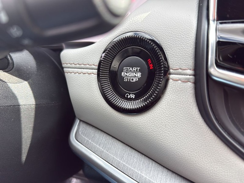 Jeep Compass Vehicle Full-screen Gallery Image 20