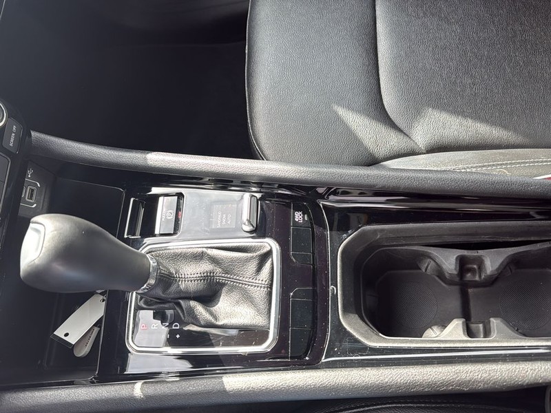 Jeep Compass Vehicle Full-screen Gallery Image 21