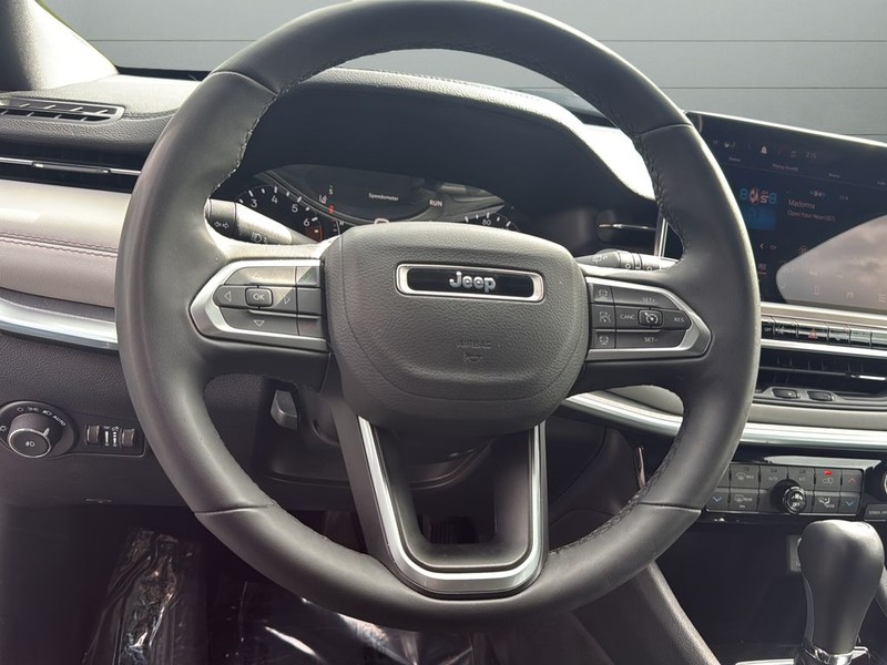 Jeep Compass Vehicle Full-screen Gallery Image 27
