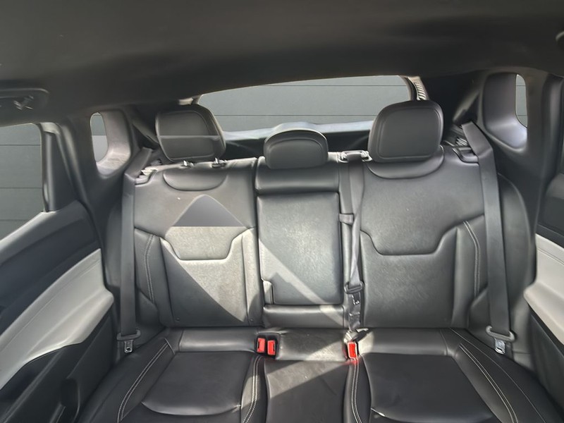 Jeep Compass Vehicle Full-screen Gallery Image 28