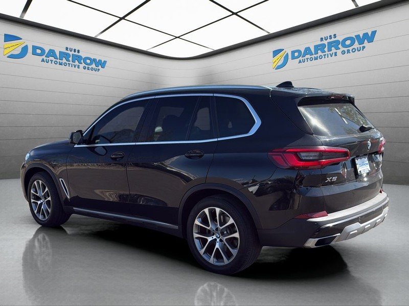 BMW X5 Vehicle Full-screen Gallery Image 3
