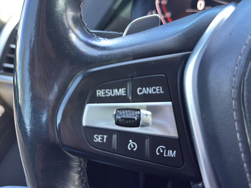 BMW X5 Vehicle Full-screen Gallery Image 9