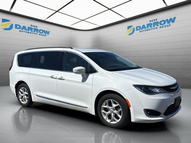 Chrysler Pacifica Vehicle Full-screen Gallery Image 7