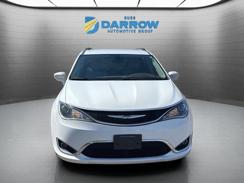 Chrysler Pacifica Vehicle Full-screen Gallery Image 8