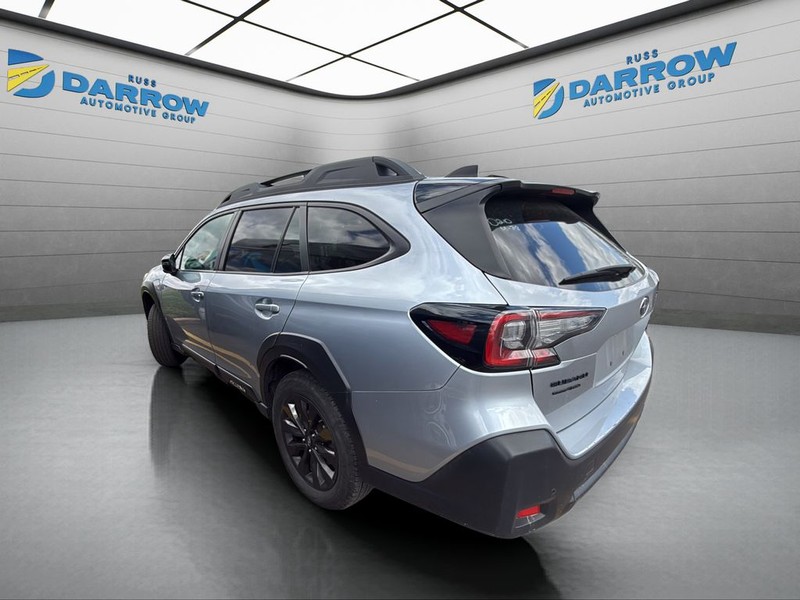 Subaru Outback Vehicle Full-screen Gallery Image 3