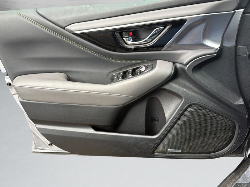 Subaru Outback Vehicle Full-screen Gallery Image 10