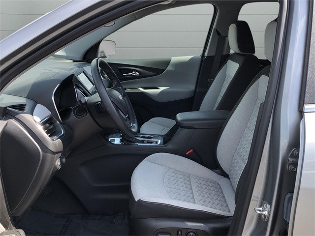Chevrolet Equinox Vehicle Full-screen Gallery Image 10