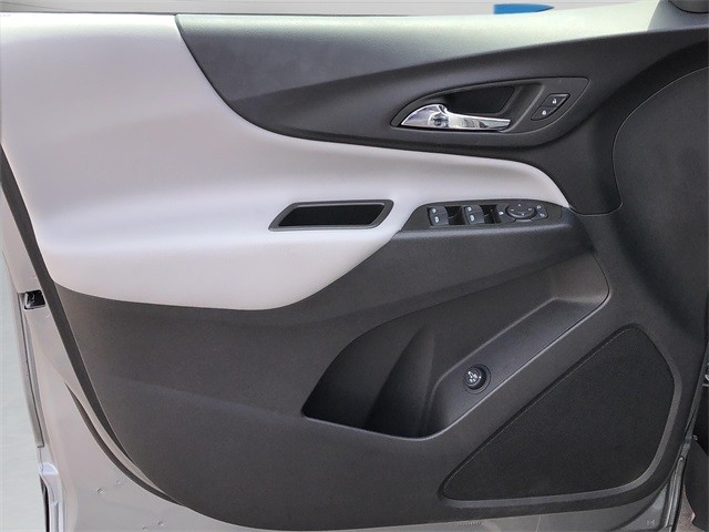 Chevrolet Equinox Vehicle Full-screen Gallery Image 11