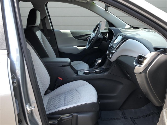 Chevrolet Equinox Vehicle Full-screen Gallery Image 15
