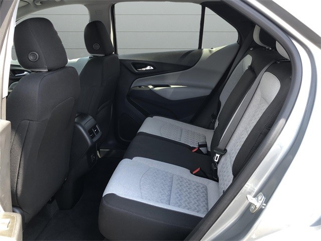 Chevrolet Equinox Vehicle Full-screen Gallery Image 16