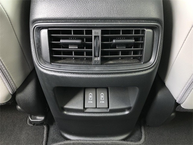 Honda CR-V Vehicle Full-screen Gallery Image 17