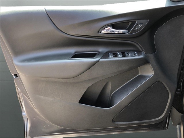 Chevrolet Equinox Vehicle Full-screen Gallery Image 09