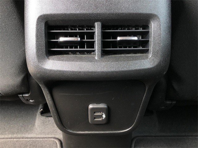 Chevrolet Equinox Vehicle Full-screen Gallery Image 25