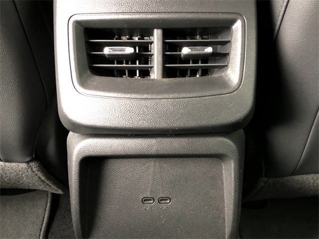 Chevrolet Equinox EV Vehicle Full-screen Gallery Image 17