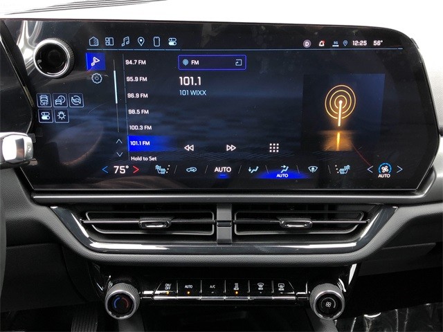 Chevrolet Equinox EV Vehicle Full-screen Gallery Image 20