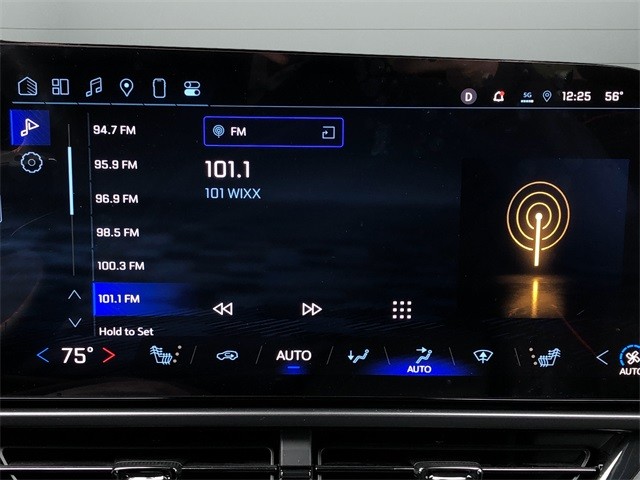 Chevrolet Equinox EV Vehicle Full-screen Gallery Image 21