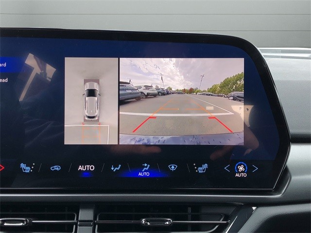 Chevrolet Equinox EV Vehicle Full-screen Gallery Image 22