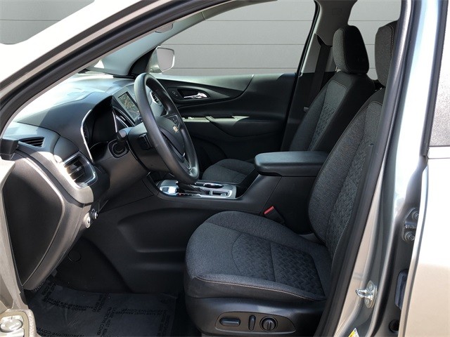 Chevrolet Equinox Vehicle Full-screen Gallery Image 10
