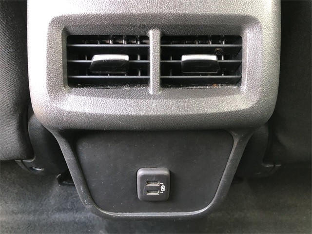 Chevrolet Equinox Vehicle Full-screen Gallery Image 17