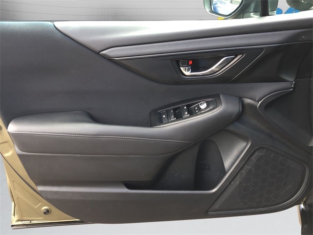 Subaru Outback Vehicle Full-screen Gallery Image 11