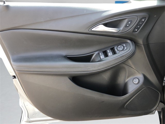 Buick Encore GX Vehicle Full-screen Gallery Image 11