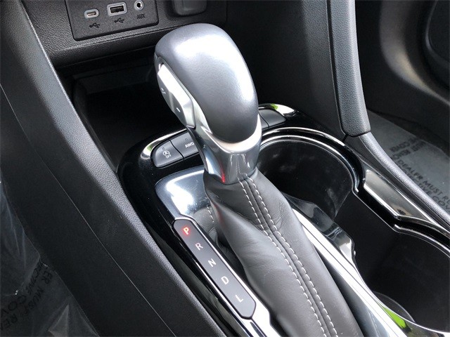 Buick Encore GX Vehicle Full-screen Gallery Image 25