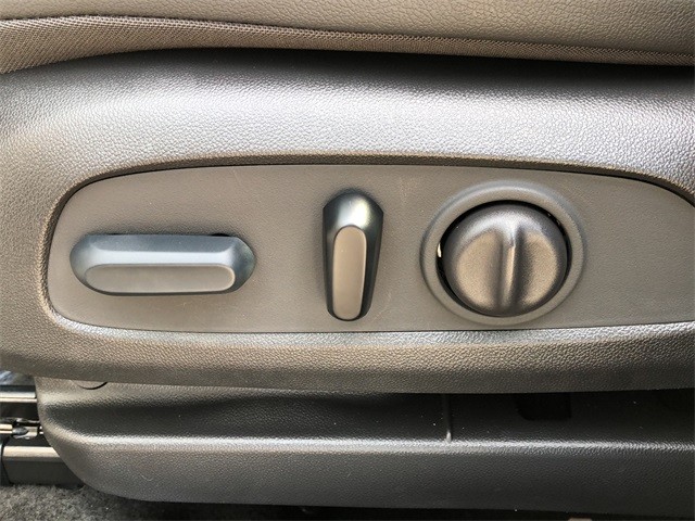 Buick Encore GX Vehicle Full-screen Gallery Image 28